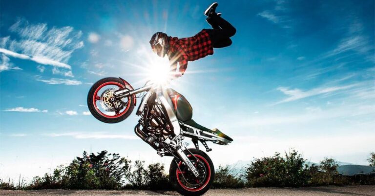 Motorbike Stunts